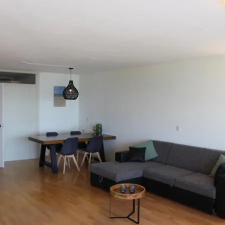Apartment Met Uniek Zeezicht *